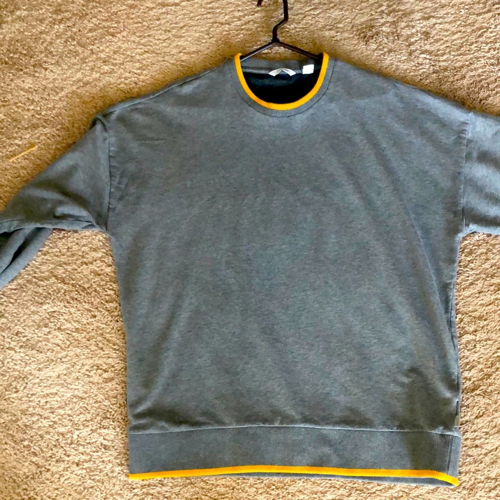 Mens Xl Calvin Klein grey and yellow still looks good and smells good.